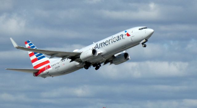 Boeing 737-800 (N985NN) - Shortly after departure is this 2013 American Airlines Boeing 737-823 from the Summer of 2020.