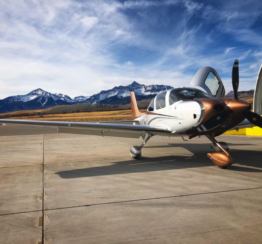 Cirrus SR-22 (N809MP)