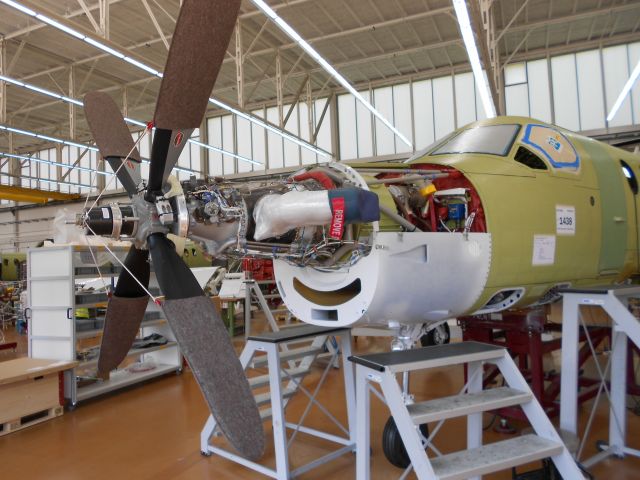 — — - Assemblaggio di un Pilatus PC-12