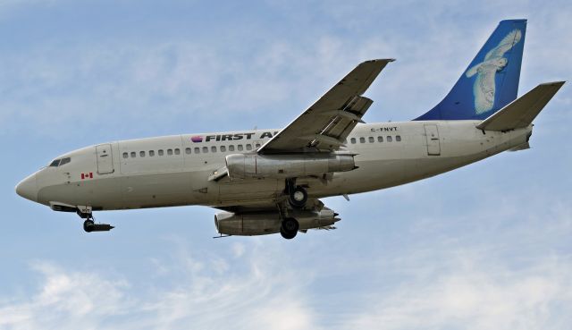 Boeing 737-200 (C-FNVT)