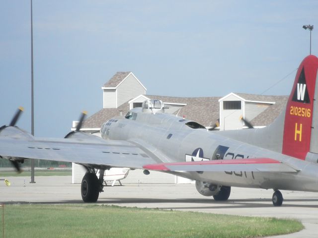 Boeing B-17 Flying Fortress (N5017N)