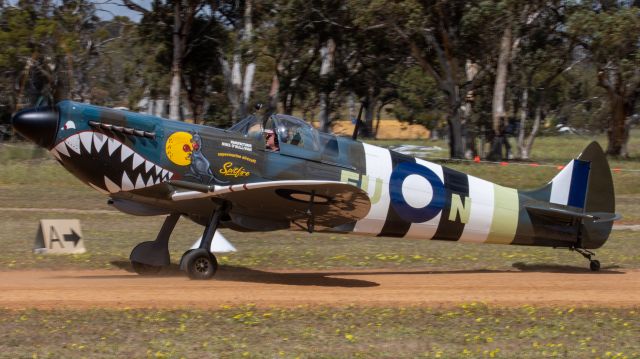 SUPERMARINE Spitfire (VH-NKM)