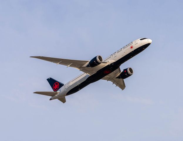 Boeing 787-9 Dreamliner (C-FRTU) - Air Canada 7263 departs for KMIA Miami, FL.