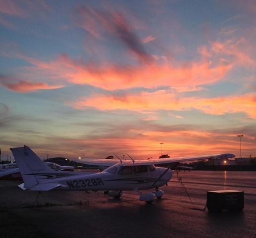 Cessna Skyhawk (N2328R)