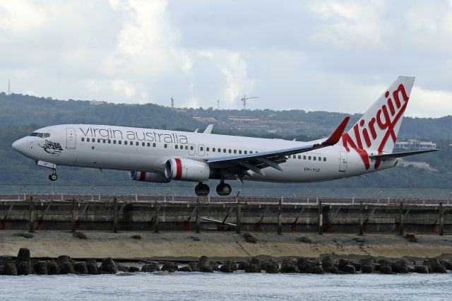 Boeing 737-700 (VH-YIZ)