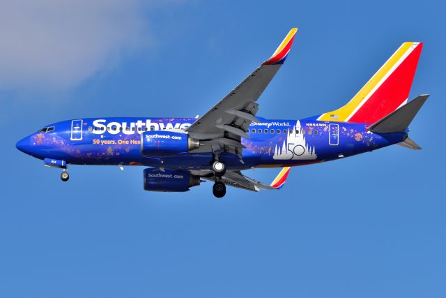 Boeing 737-700 (N954WN) - Runway 32 03-12-22