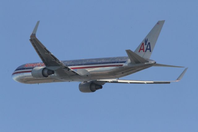 BOEING 767-300 —