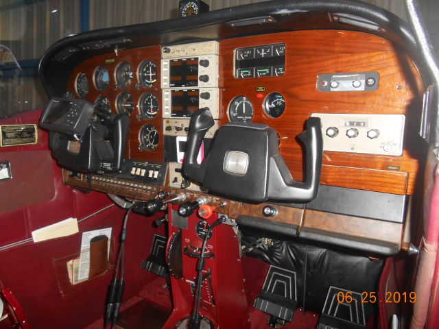 Cessna Skylane (N8443M)
