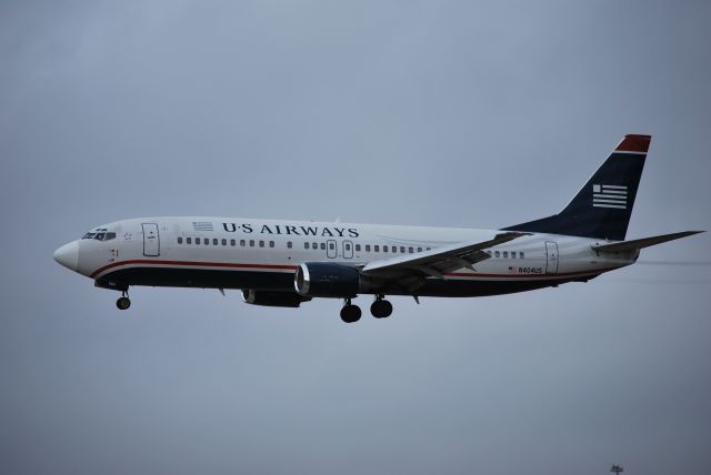 BOEING 737-400 (N404US) - On approach for runway 18L - 10/23/09
