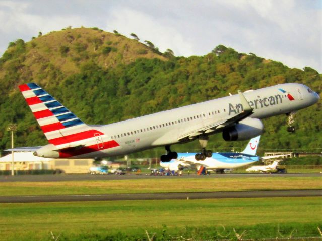 Boeing 757-200 (N186AN)