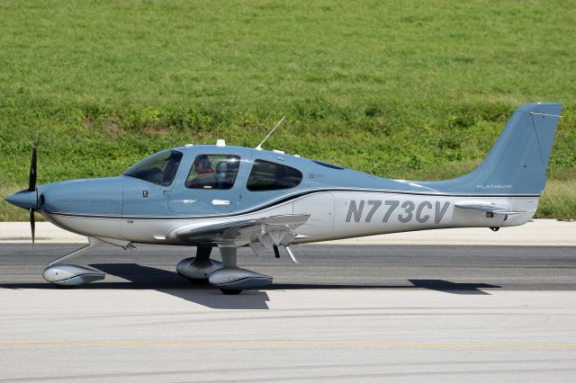 Cirrus SR-22 (N773CV)