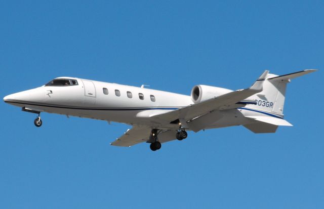 Learjet 60 (N603GR) - Lear Jet 60 on short final for RWY 27