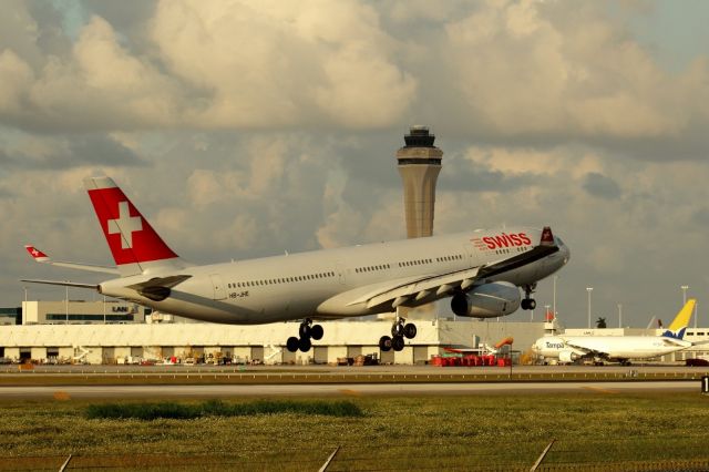 Airbus A330-300 (HB-JHE) - Check out our aviation videos with 100% authentic and non-leveled sound! a rel=nofollow href=http://youtube.com/ilikeriohttps://youtube.com/ilikerio/abr /br /Swiss about to touch down on 9. 10/12/14