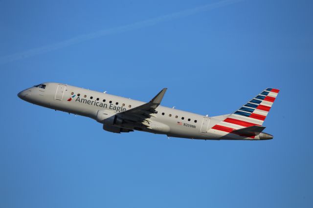 EMBRAER 175 (long wing) (N209NN)