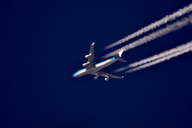 Boeing 747-400 (PH-BFV) - KLM 25 Amsterdam Schiphol to Houston Bush Intctl over Cleveland 36,000 ft. 11.06.16