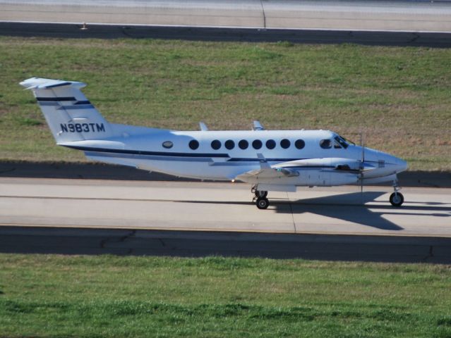 Beechcraft Super King Air 350 (N983TM) - LANGDALE INDUSTRIES INC taxiing out from the ramp at Atlantic Aviation - 4/6/13
