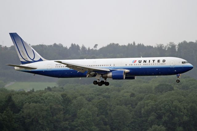 BOEING 767-300 (N657UA)