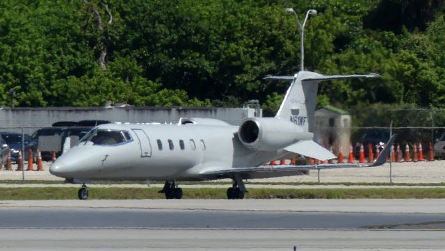 Learjet 60 (N61WF)