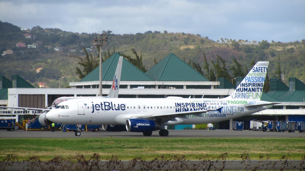 Airbus A320 (N598JB)