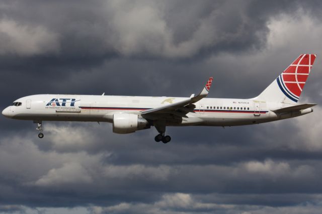 Boeing 757-200 (N751CX)