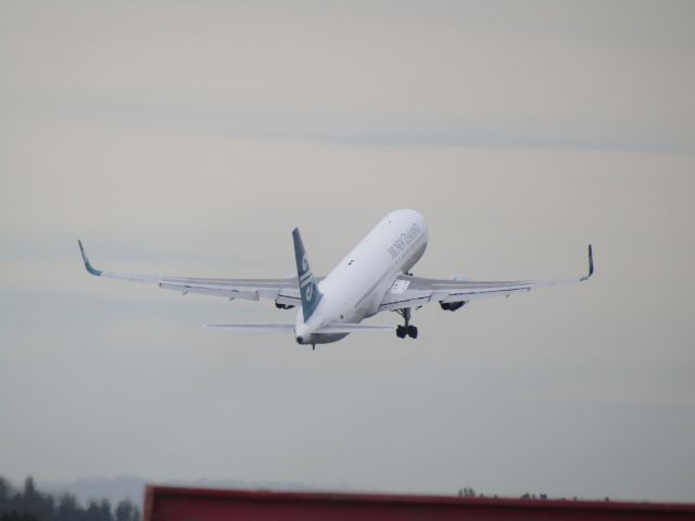 BOEING 767-300 (ZK-NCJ)