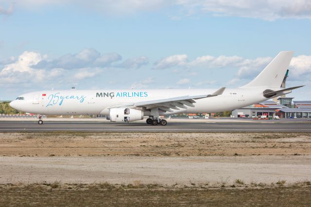 Airbus A330-300 (TC-MCM)