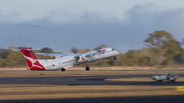 de Havilland Dash 8-400 (VH-LQJ)