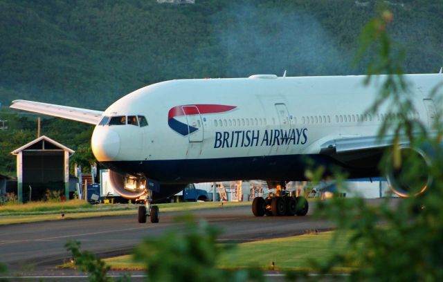 Boeing 777-200 (G-YMMB)