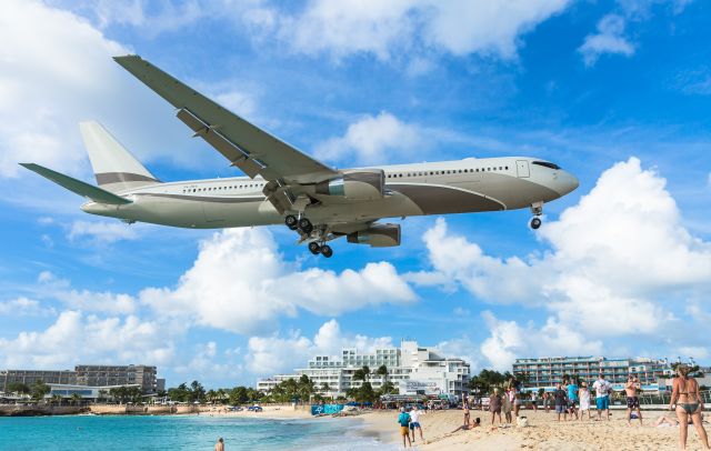 BOEING 767-300 (P4-MES) - Boeing 767-33A(ER) P4-MESseen on one of her last flights over the beach for landing.br /Aircraft is still in use.