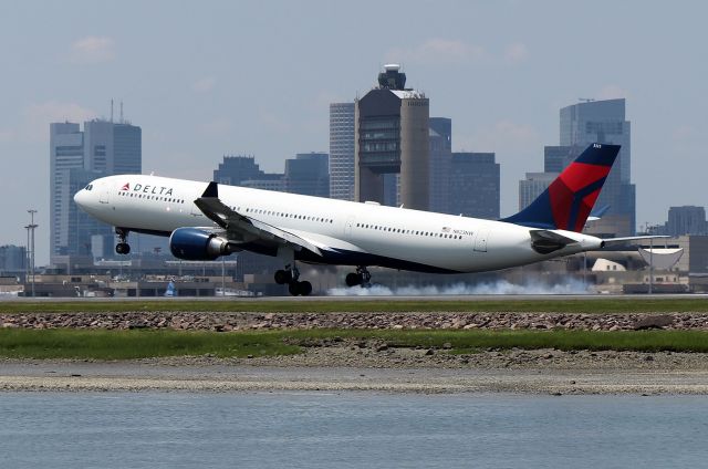 Airbus A330-300 (N823NW) - DL 259 from Amsterdam touching down on 22L