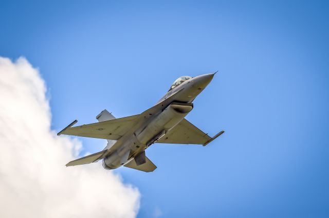 Lockheed F-16 Fighting Falcon —