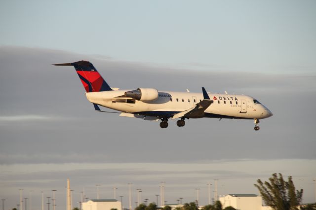 Canadair Regional Jet CRJ-200 (N846AS)