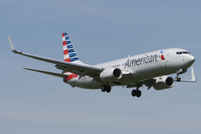 Boeing 737-800 (N948NN) - April 21, 2014 - arrived Washington Reagan