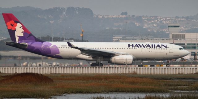 Airbus A330-200 (N389HA)