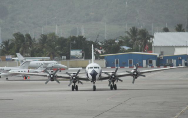 Douglas DC-7 (N836D)