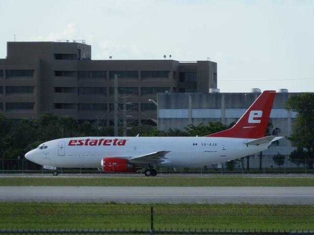 BOEING 737-300 (XA-AJA)