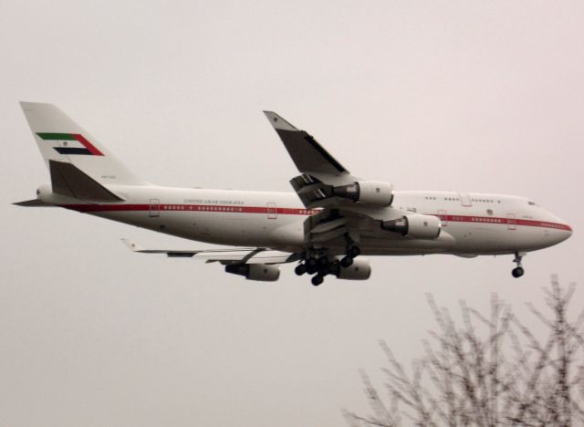 Boeing 747-400 (A6-YAS)