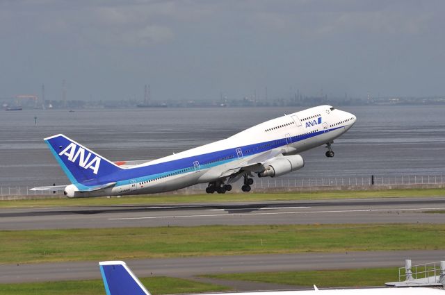 Boeing 747-400 (JA8961)