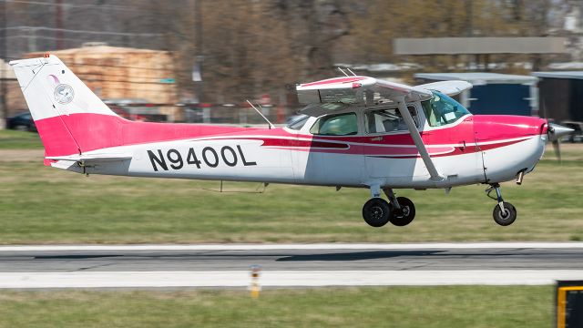 Cessna Skyhawk (N9400L) - N9400L floating over Martin State Airport's runway 15 in the pattern 