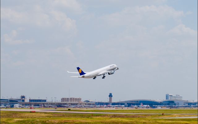 Airbus A330-300 (D-AIKK) - A friend and I were spotting at Founder's Plaza. We saw the Lufthansa come in but at the last second some unexpected crosswind came in (it was a VERY windy day). Everyone at the plaza went "WOAHHH" and it was very memorable.