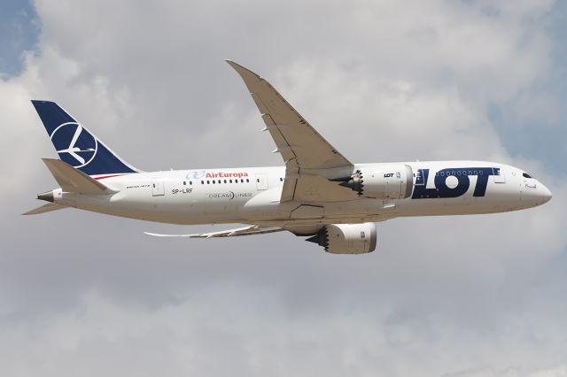 Boeing 787-8 (SP-LRF)