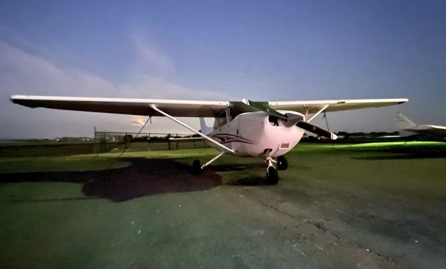 Cessna Skyhawk (N2272C)