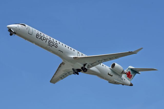 Canadair Regional Jet CRJ-900 (C-FJZD)