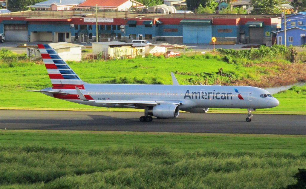 Boeing 757-200 (N187AN)