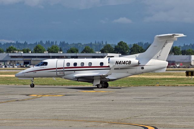Embraer Phenom 300 (N414CB)