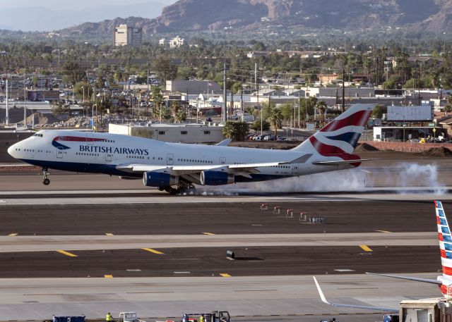 Boeing 747-400 (G-BNLY)