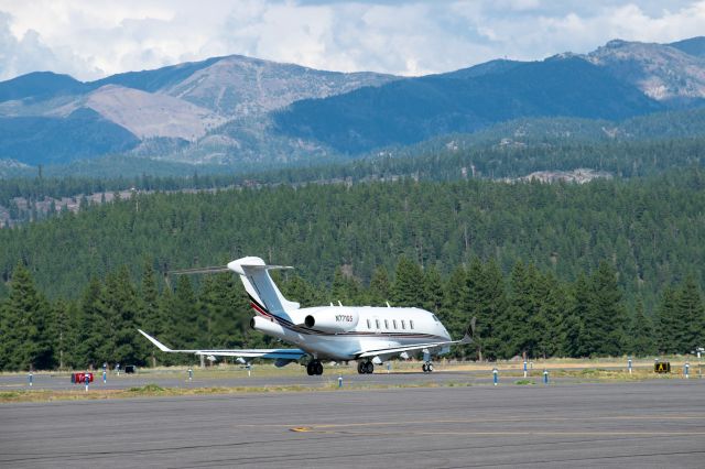 Canadair Challenger 350 (N771QS) - EJA771