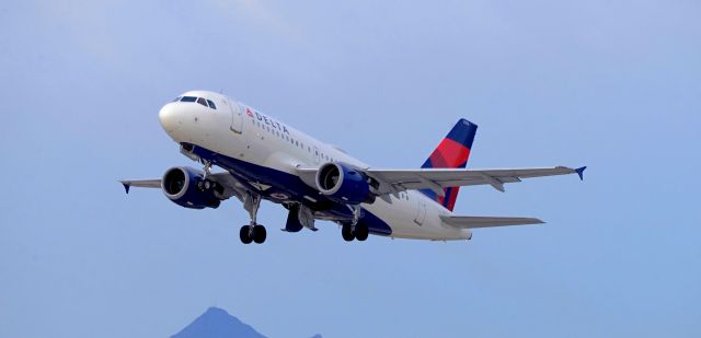 Airbus A319 (N354NB) - phoenix sky harbor international airport 18APR20