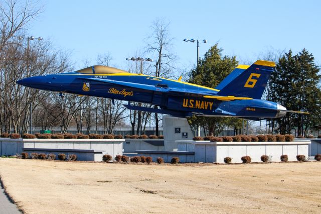 McDonnell Douglas FA-18 Hornet (16-3498)