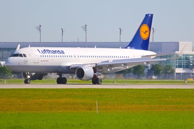 Airbus A320 (D-AIUT)